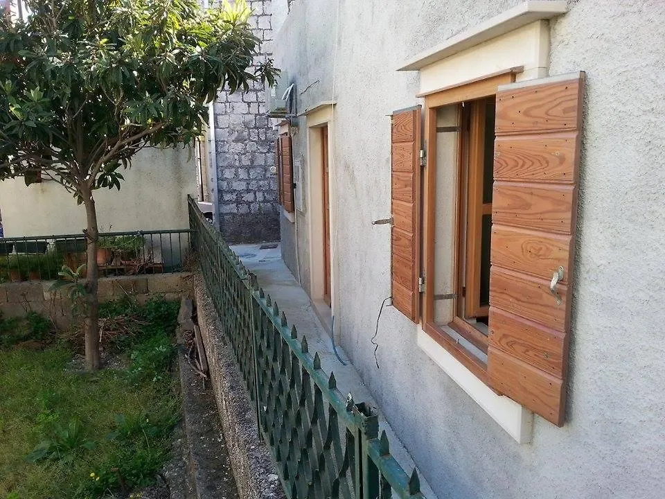 Apartments By The Sea Kastel Stafilic, Kastela - 11539